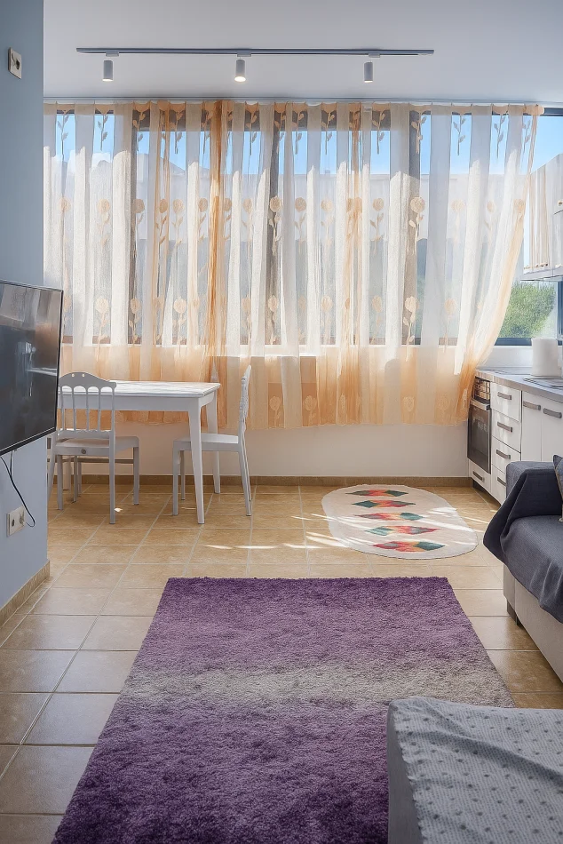 Durres, jepet me qera apartament 1+1 Kati 4, 40 m² 50 € (70 m nga deti, Plepa)