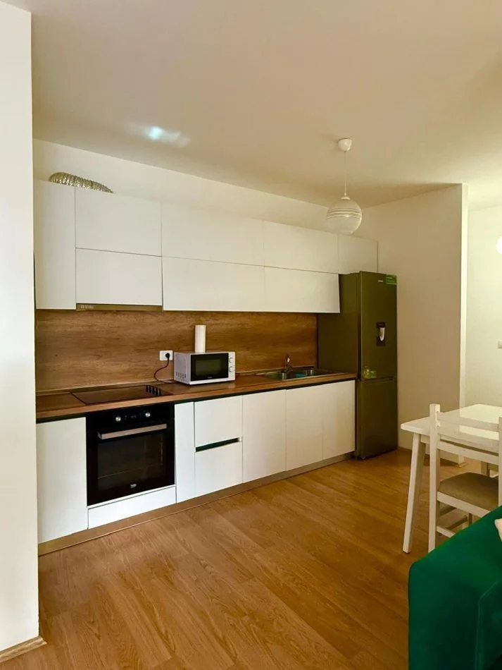 Tirane, jap me qera apartament 2+1+Ballkon Kati 4, 98 m² 650 € (Rruga Don Bosko)