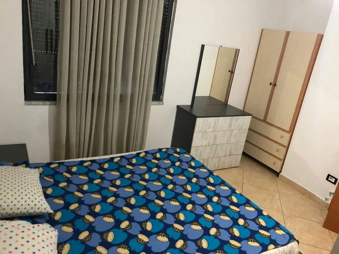 Tirane, jepet me qera apartament 1+1+Ballkon Kati 2, 58 m² 600 € (Rruga"Avni Rustemi")