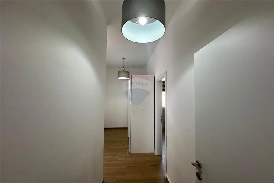 Tirane, jepet me qera apartament 3+1+Ballkon Kati 2, 122 m² 750 € (Rezidenca Kodra e Diellit)