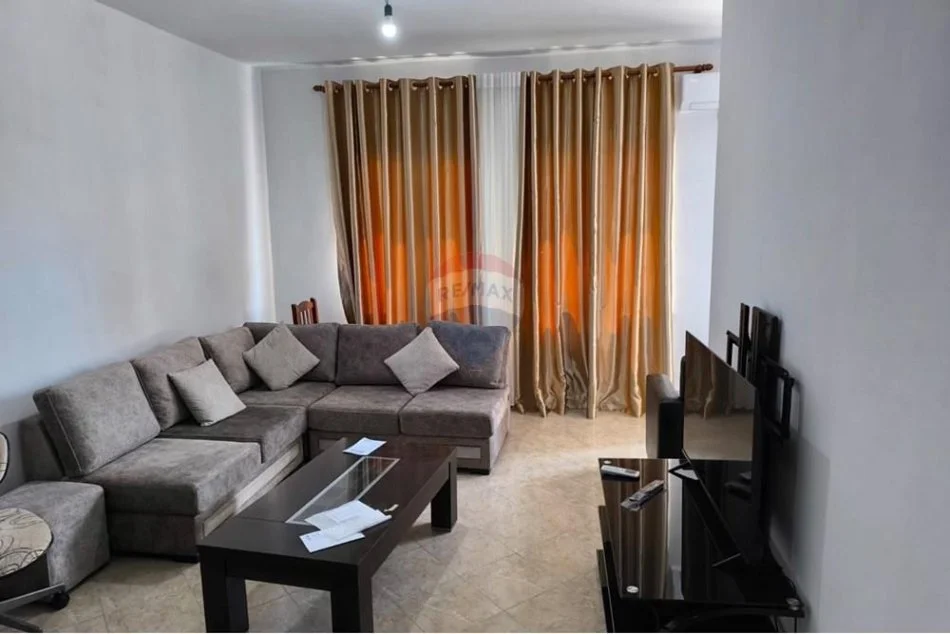 Tirane, jepet me qera apartament 1+1 Kati 3, 65 m² 370 € 