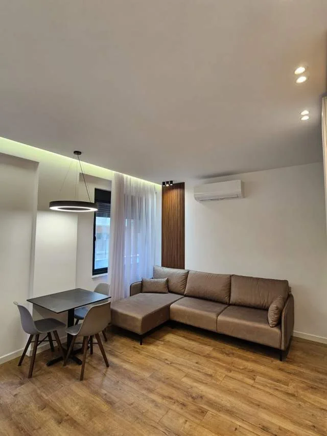 Tirane, jepet me qera apartament 2+1 Kati 2, 75 m² 600 Euro (Rr Hamdi Sina)