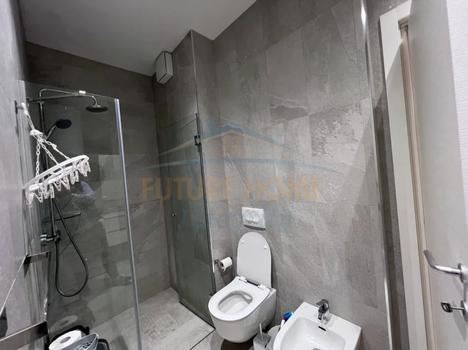 Tirane, jepet me qera apartament 1+1+PARKIM , Kati 6, 70 m² 800 € (FOLEJA E GJELBER , Zogu i Zi)
