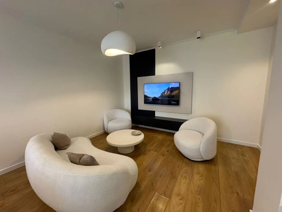 Tirane, jepet me qera apartament 2+1 Kati 1, 80 m² 750 € (kodra diellit)