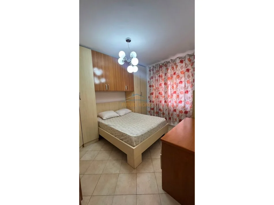 Tirane, jepet me qera apartament 3+1 Kati 2, 95 m² 600 € (RRUGA FORTUZI)