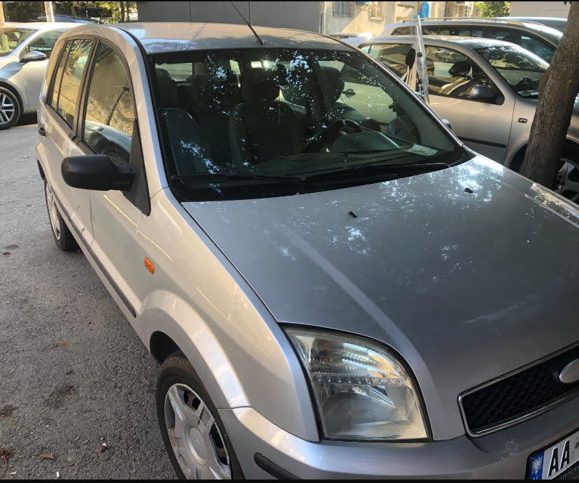 Tirane, shes makine Ford Nafte, gri metalizato manuale Kondicioner 220.000 km 1.700 €