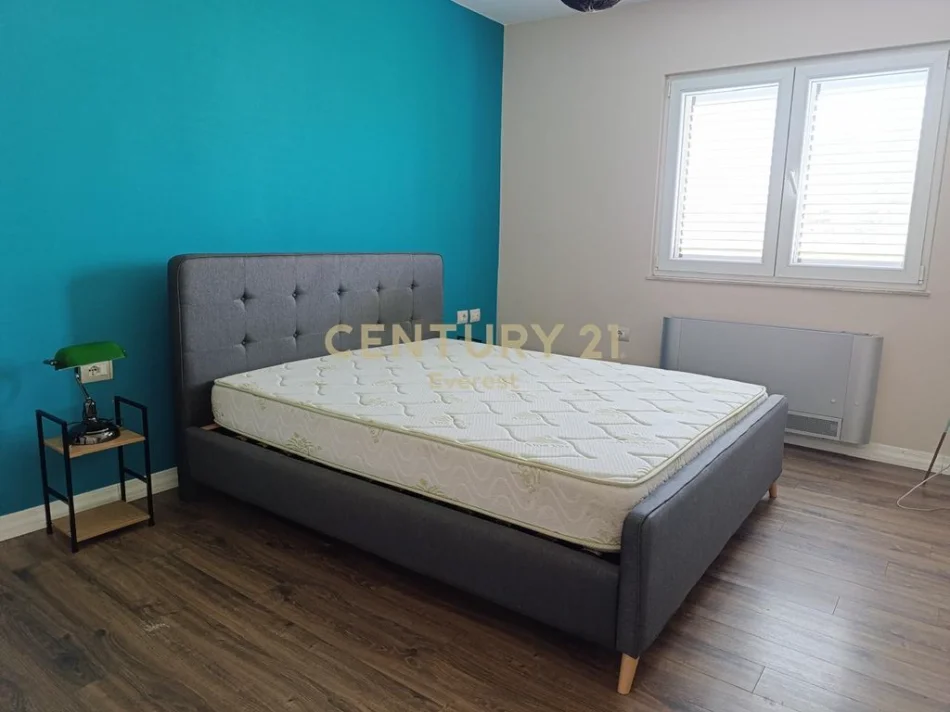 Tirane, jap me qera apartament 1+1 Kati 5, 50 m² 550 € (Rr fortuzi)