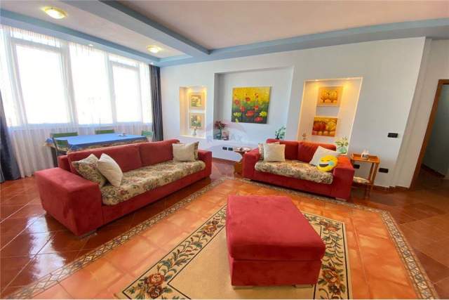 Tirane, shitet apartament 2+1 Kati 1, 115 m² 190.000 Euro (Rruga Fortuzi)