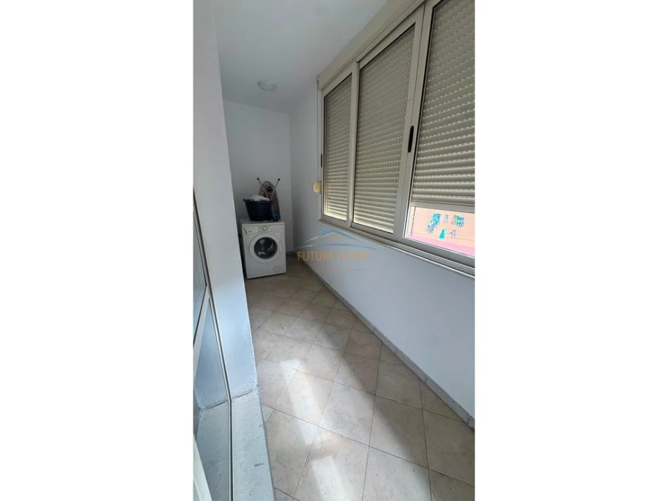Tirane, jepet me qera apartament 3+1 Kati 2, 95 m² 600 € (RRUGA FORTUZI)