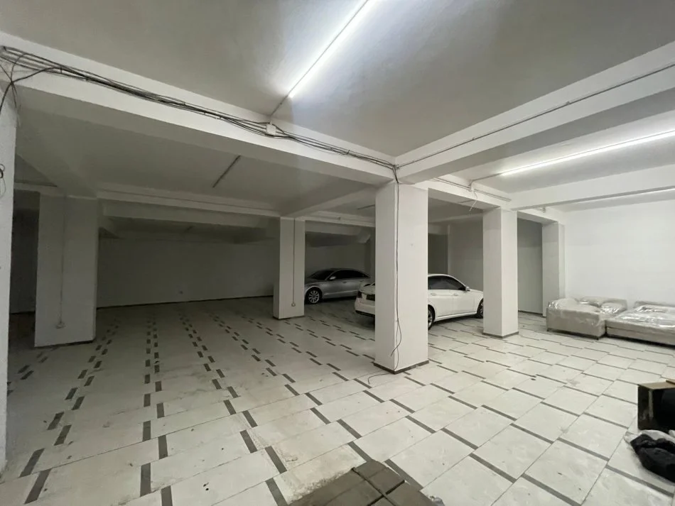 Tirane, jepet me qera ambjent biznesi Kati -1, 300 m² 1.300 € (teodr keko)