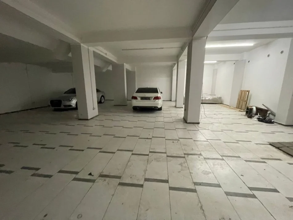 Tirane, jepet me qera ambjent biznesi Kati -1, 300 m² 1.300 € (teodr keko)