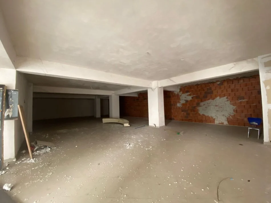 Tirane, shitet ambjent biznesi Kati 0, 310 m² 325.000 € (Rruga Sotir Caci)