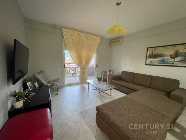 Tirane, jepet me qera apartament 2+1+BLK Kati 5, 110 m² 600 Euro (Selvia)
