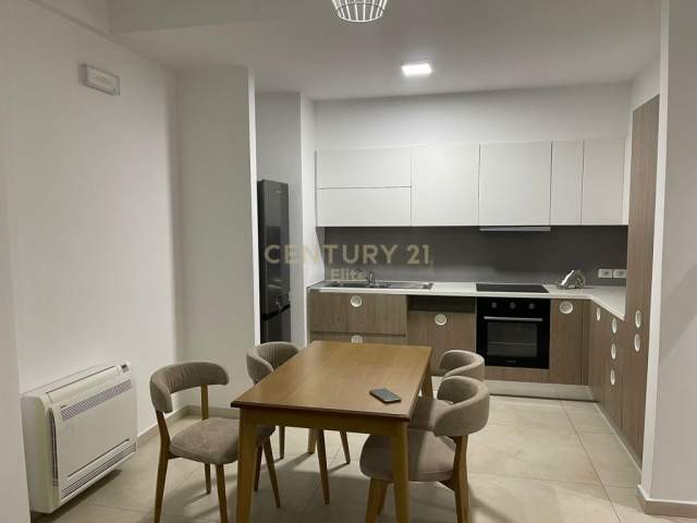 Tirane, jepet me qera apartament 3+1+BLK Kati 8, 119 m² 500 Euro (Astiri)