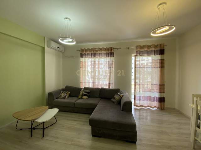 Tirane, jepet me qera apartament 2+1+BLK Kati 4, 95 m² 600 Euro (Kopshti Botanik Zoologjik)