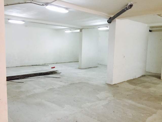 Shitet ose jepet me qera  ambjent biznesi Kati -1, 240 m²  te Gjimnazi Cajupi, rruga Kongresi i Manastirit