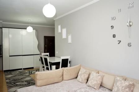 Tirane, jap me qera apartament 1+1+BLK Kati 4, 65 m² 35.000 Leke Unaze e Re afer ' Vila L ' (Rruga Loni Ligori)