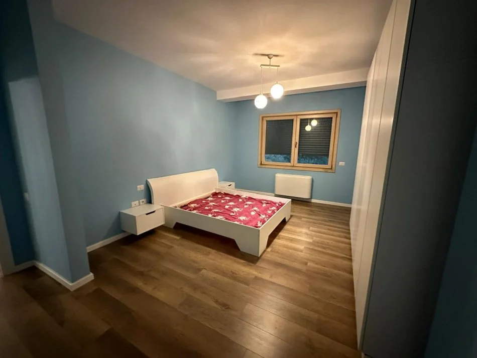 Tirane, jepet me qera Vile 2+1+Aneks+Ballkon Kati 3, 113 m² 600 € (Rruga Elbasani)