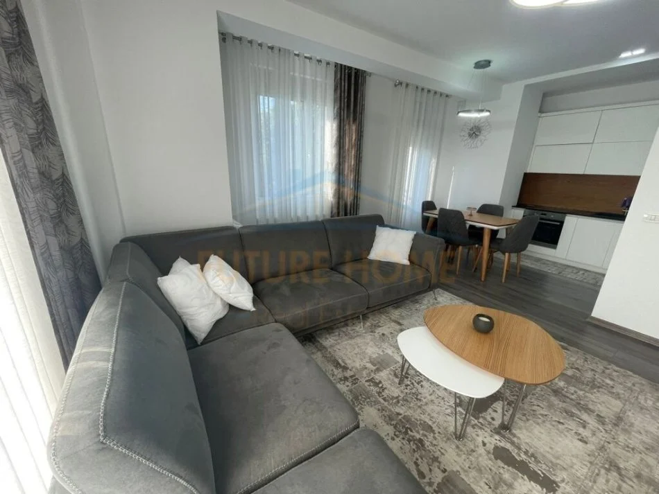 Korce, shitet apartament 3+1+Ballkon Kati 3, 115 m² 180.000 € (Terminali, Korce)
