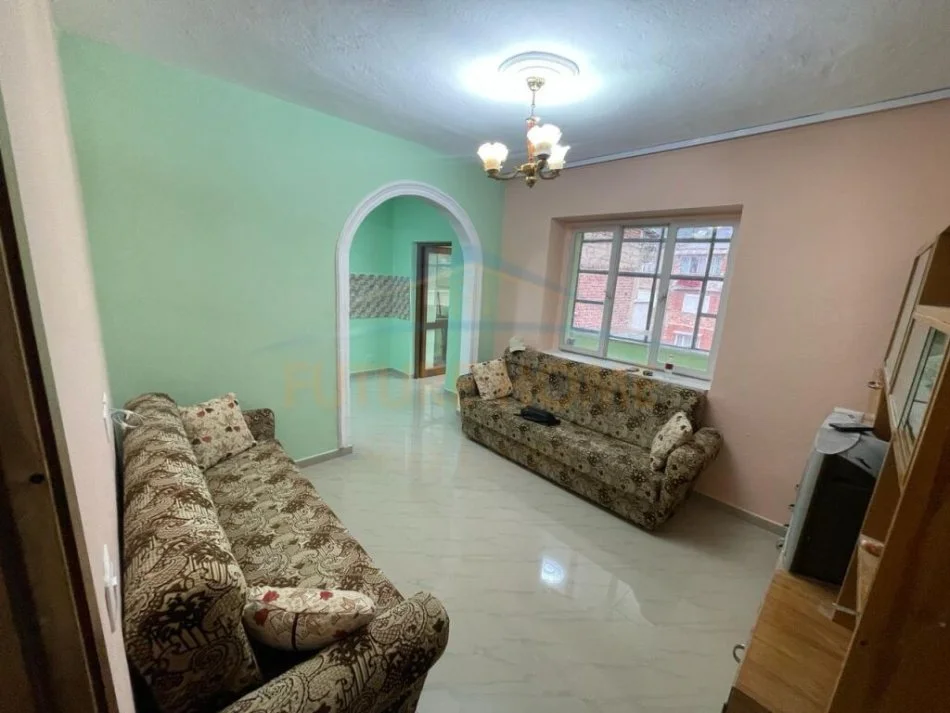 Korce, shitet apartament 2+1+Ballkon Kati 5, 80 m² 36.000 € (Lagjia 4, Korçë)