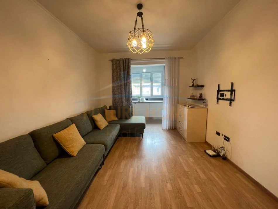 Korce, shitet apartament 2+1 Kati 5, 87 m² 49.000 € (Lagjia 4)