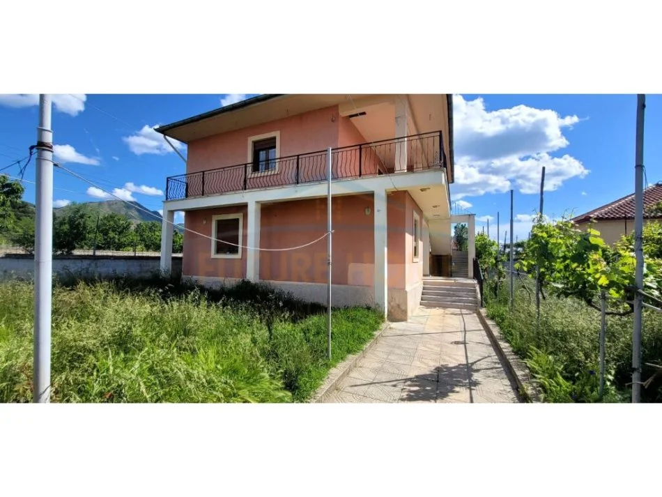 Korce, shitet Vile 5+1+Aneks+Ballkon Kati 0, 224 m² 92.000 € (Lagjia 14)