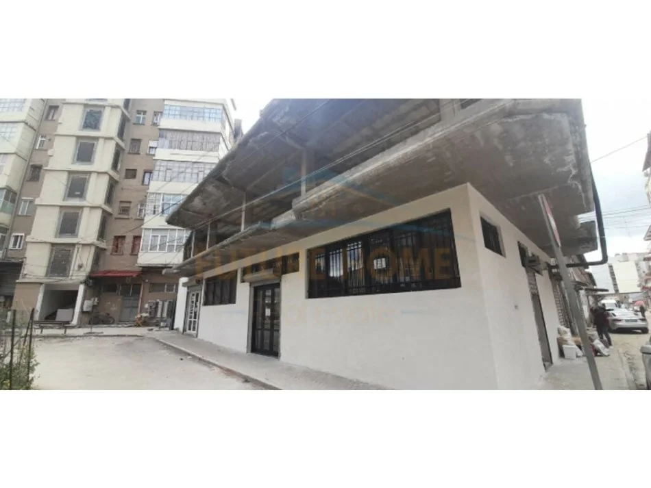 Korce, shitet Vile 2 Katshe Kati 2, 211 m² 153.000 € (Lagjia 8)