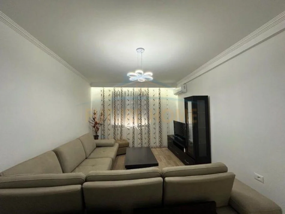 Korce, jepet me qera apartament 2+1 Kati 4, 65 m² 400 € (Lagjia 12)