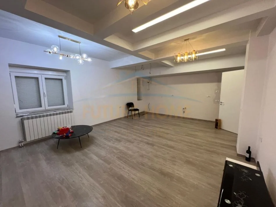 Korce, shitet apartament 2+1 Kati 1, 90 m² 71.400 € (Lagjia 18)