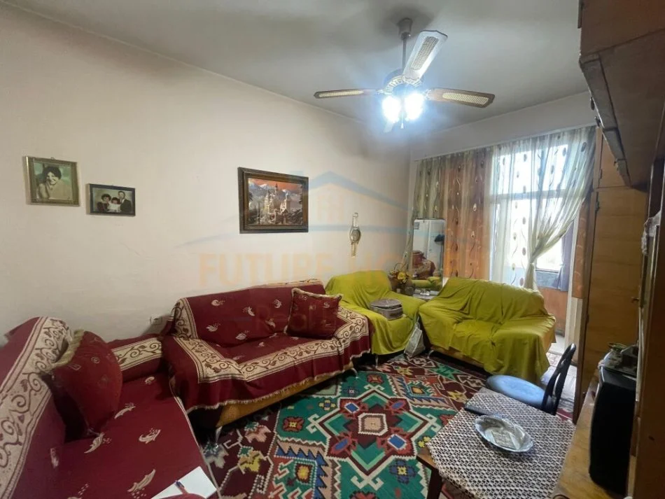 Korce, shitet apartament 1+1 Kati 4, 63 m² 48.000 € (Lagjia 9)