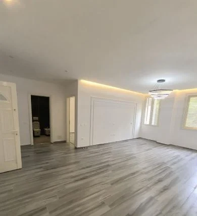 Tirane, shitet apartament 2+1+Ballkon Kati 5, 104 m² 98.800 € (Univers City)