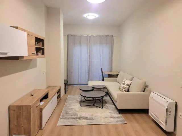Jepet me qira apartament 2 + 1 + 2 + verande prane liqenit te thate!