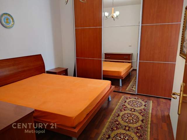 Tirane, jepet me qera apartament 2+1+BLK Kati 12, 82 m² 500 Euro (Rruga e Kavajes)