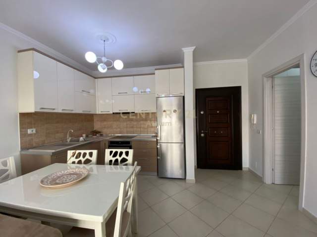 Tirane, jepet me qera apartament 1+1+BLK Kati 5, 73 m² 500 Euro (Materniteti i ri)