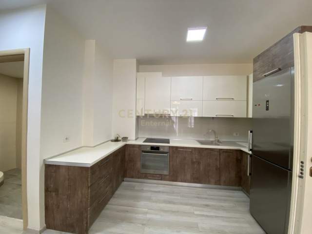 Tirane, jepet me qera apartament 2+1+BLK Kati 4, 95 m² 600 Euro (Kopshti Botanik Zoologjik)