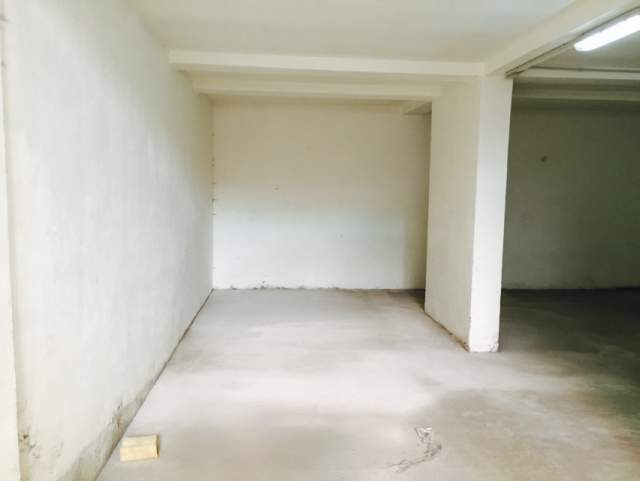 Shitet ose jepet me qera  ambjent biznesi Kati -1, 240 m²  te Gjimnazi Cajupi, rruga Kongresi i Manastirit