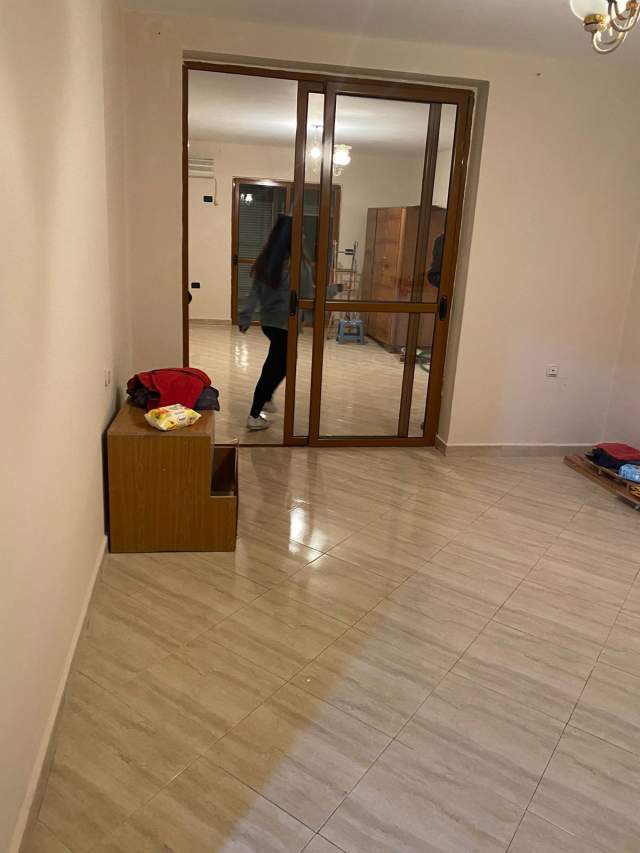 Tirane, jepet me qera apartament 3+1+BLK Kati 4, 85 m² 370 Euro (Ferit Xhajko)
