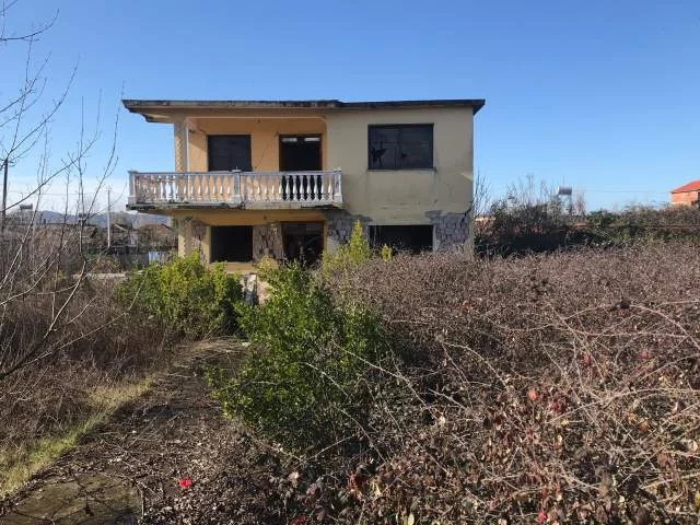 Thumane, Kruje, Shitet Truall 200 m² dhe Ndertese 108 m², Cmimi Fillestar 5,904,000 Leke