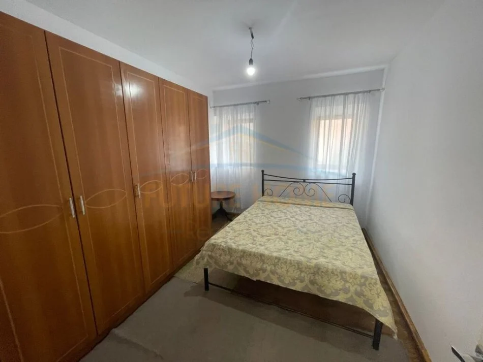Korce, jepet me qera apartament 2+1 Kati 2, 80 m² 230 € (Lagjia 3, Korçë)