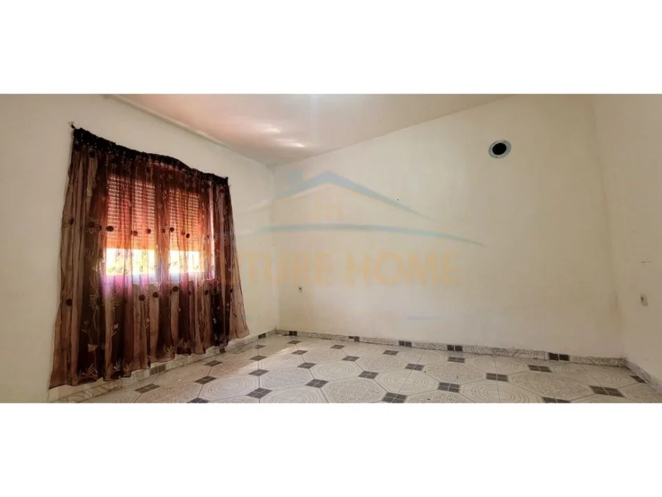 Korce, shitet Vile 5+1+Aneks+Ballkon Kati 0, 224 m² 92.000 € (Lagjia 14)