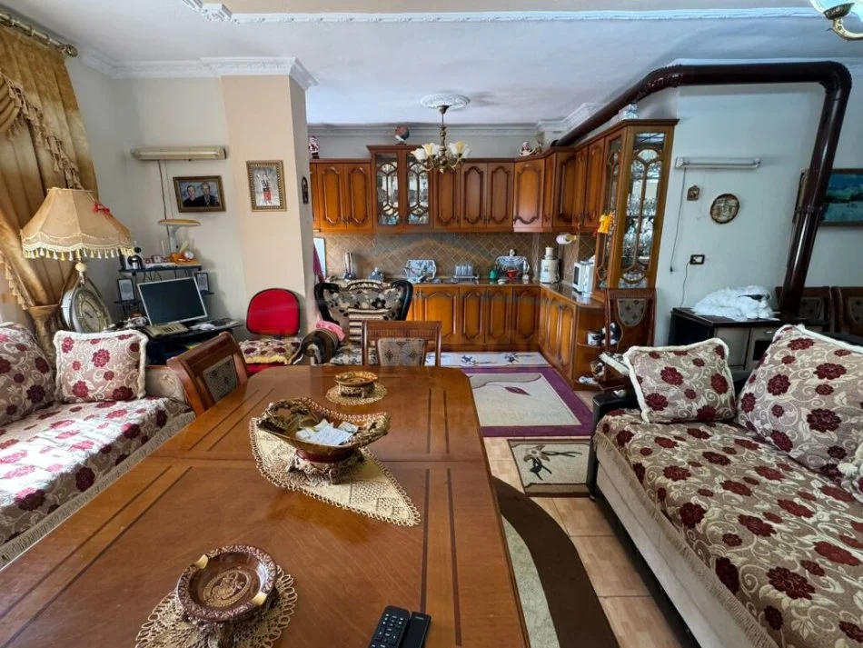 Korce, shitet apartament Kati 5, 128 m² 90.000 € (Lagjia 8)