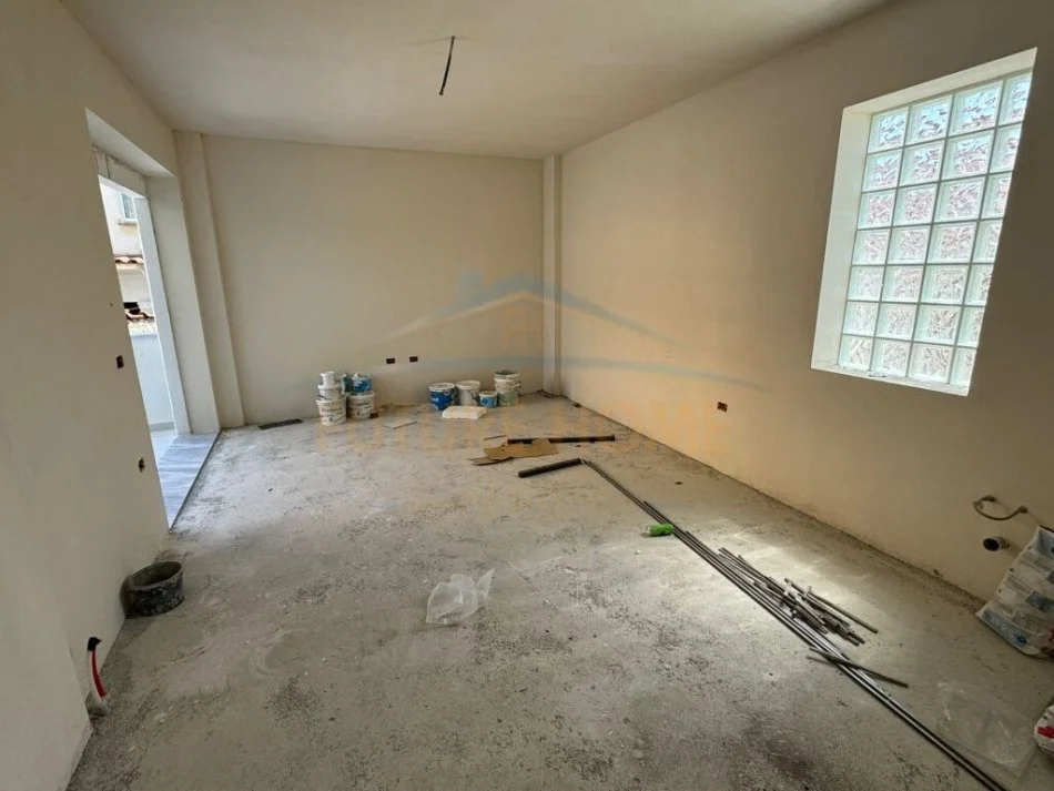 Korce, shitet apartament 1+1 Kati 1, 55 m² 58.500 € (Lagjia 2)