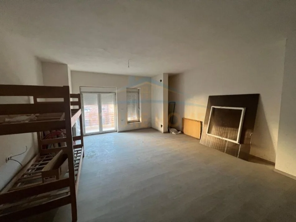 Korce, shitet apartament 1+1 Kati 4, 64 m² 51.800 € (Lagjia 18)
