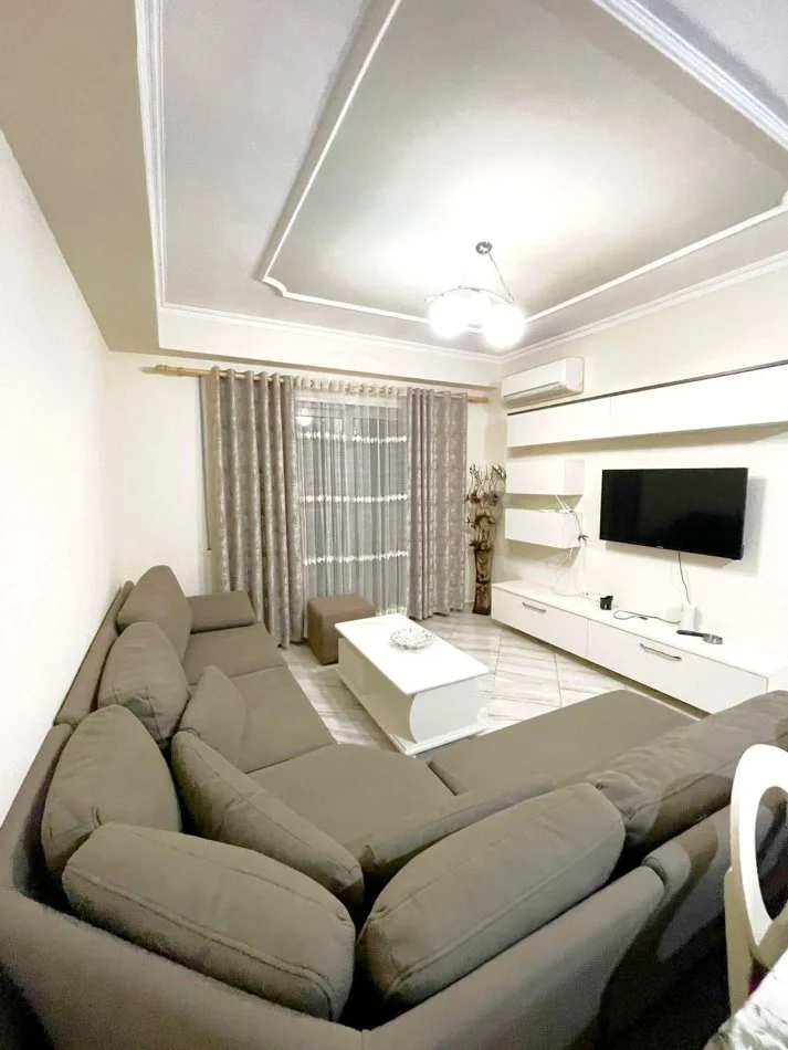 Tirane, jepet me qera apartament 1+1 Kati 6, 63 m² 600 € (Vasil Shanto)