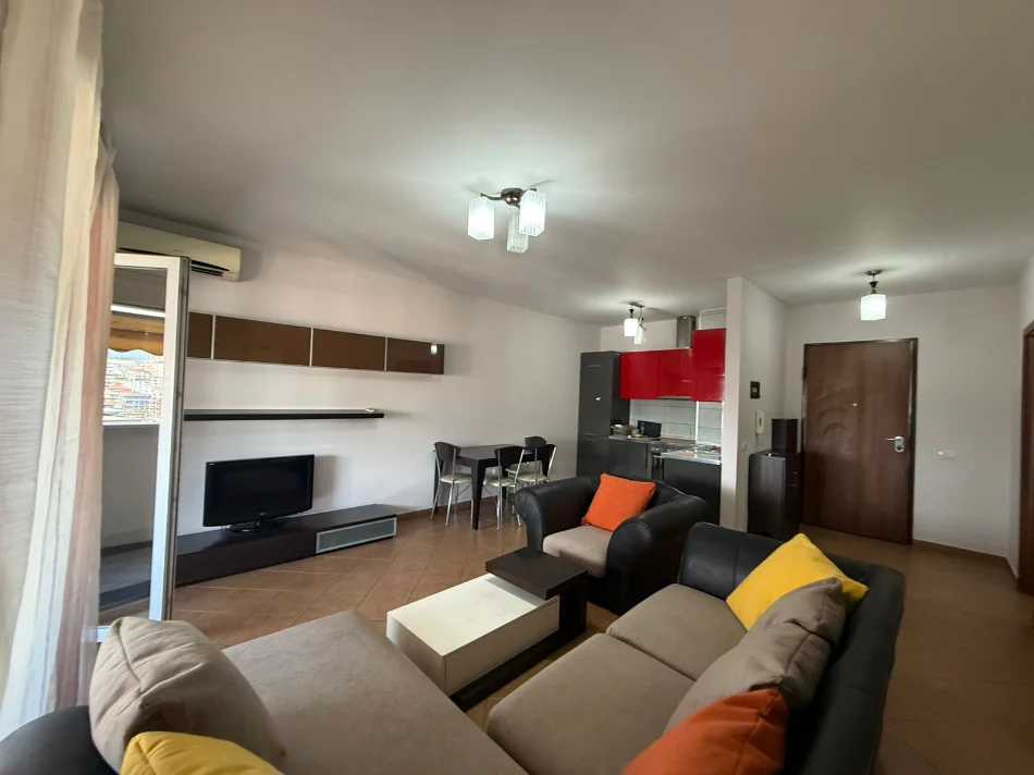 Tirane, jepet me qera apartament 1+1+Ballkon Kati 6, 75 m² 450 € (Xhanfize keko)