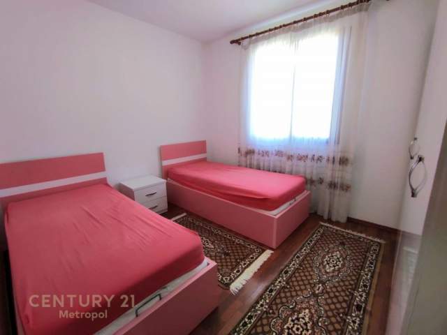 Tirane, jepet me qera apartament 2+1+BLK Kati 12, 82 m² 500 Euro (Rruga e Kavajes)