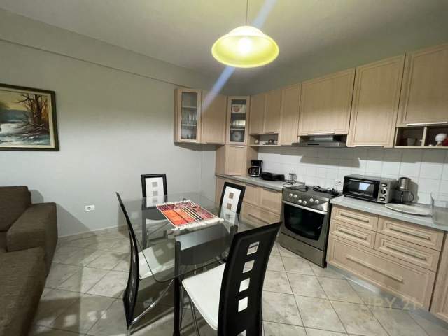 Tirane, jepet me qera apartament 2+1+BLK Kati 5, 110 m² 600 Euro (Selvia)