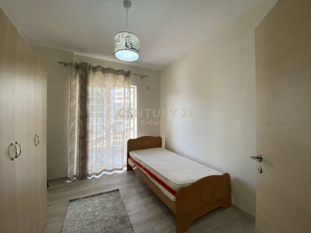 Tirane, jepet me qera apartament 2+1+BLK Kati 4, 95 m² 600 Euro (Kopshti Botanik Zoologjik)