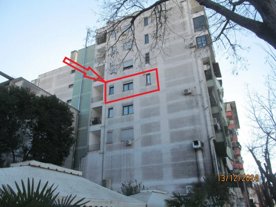 Shkoder, Shitet Apartament 2+1+Ballkon, Kati 5 teknik, me siperfaqe 100 m2, Cmimi Fillestar 9,200,000 Leke