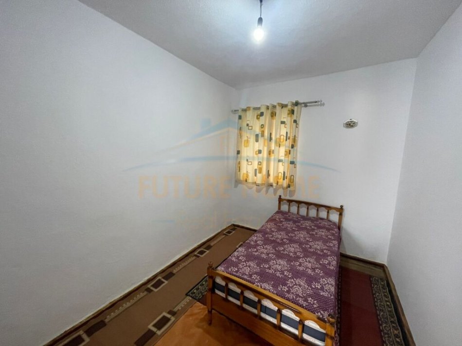 Korce, jepet me qera apartament 2+1 Kati 2, 80 m² 230 € (Lagjia 3, Korçë)